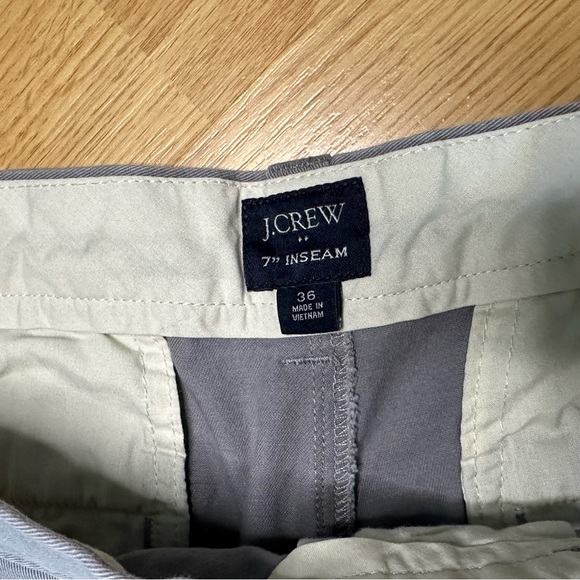 Men's J. Crew Flat Front Stretch Chino Shorts - Picture 3 of 5